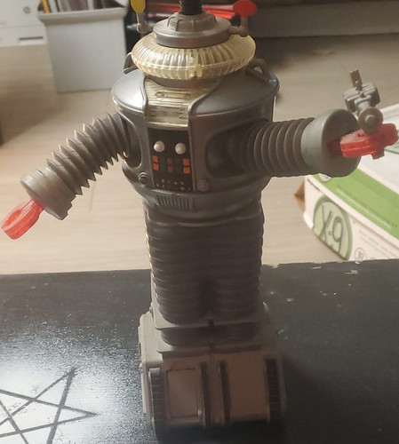 Lost in Space Robot Figure Toy Gray Plastic Switch A/B OFF Collectible