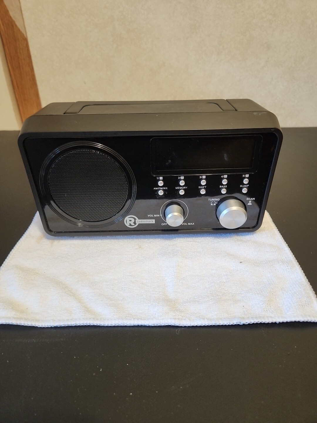 Radio Shack VTG AM/FM/WX Portable Radio AC/DC Works Great Excellent Condition