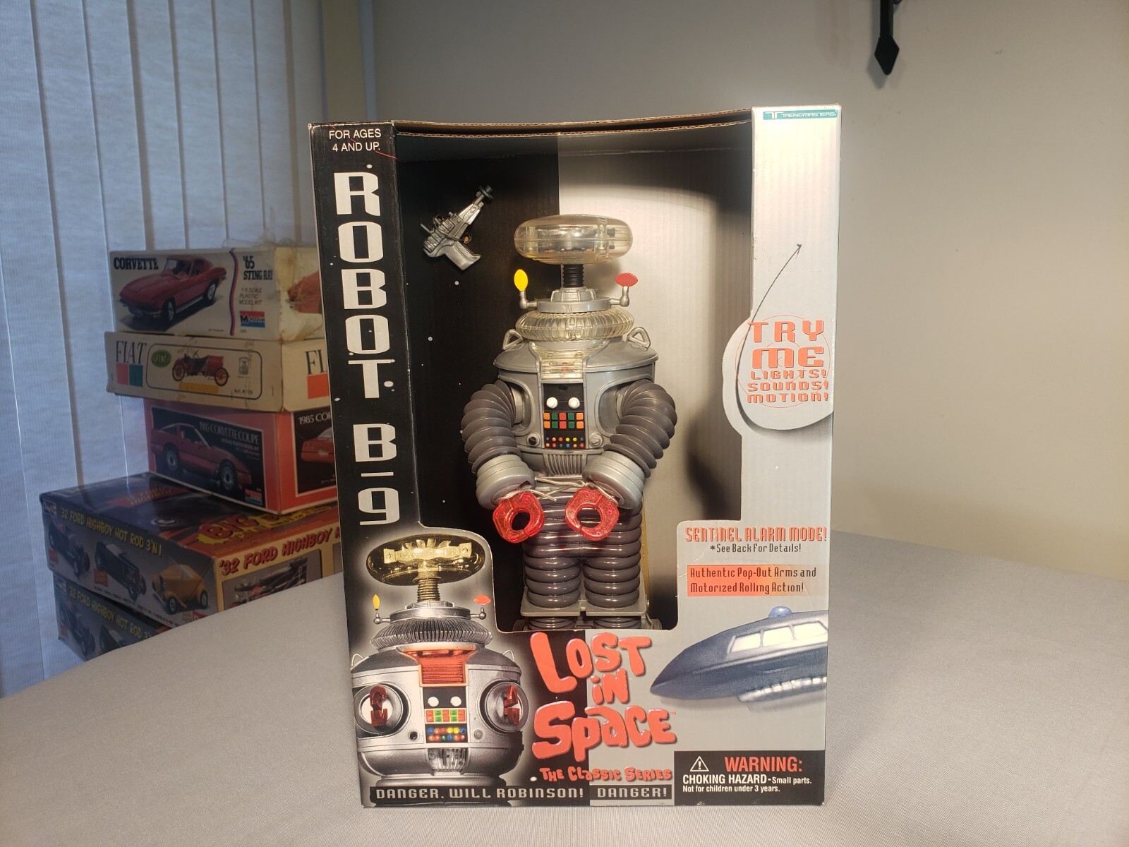 Trendmasters LOST IN SPACE TV SHOW CLASSIC B-9 ROBOT 11