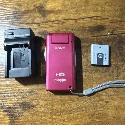 Sony HD Bloggie MHS-PM5 Mobile HD Snap Camera Bundle in Metallic Pink - Issues!