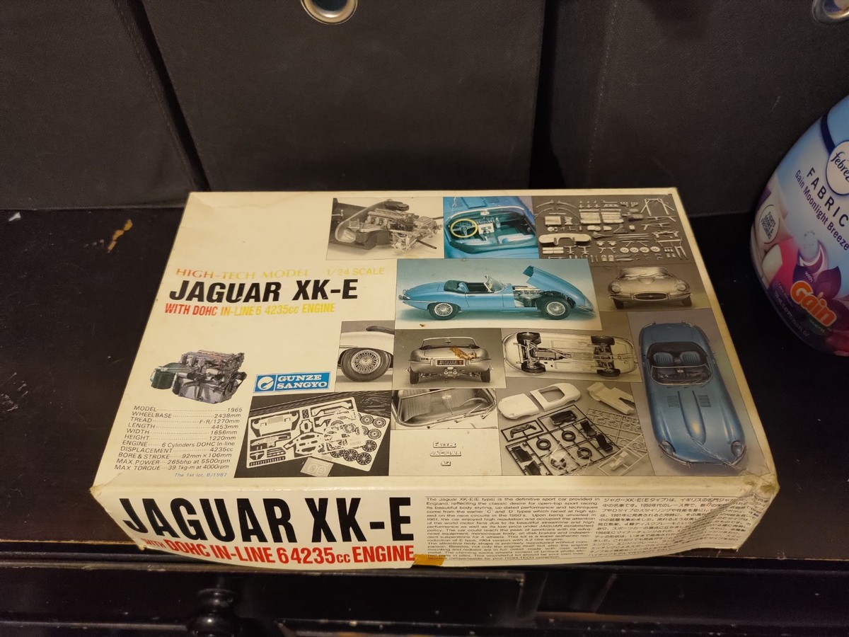 Gunze Sangyo High-Tech Model Kit Jaguar XK-E 1:24 Scale Japan