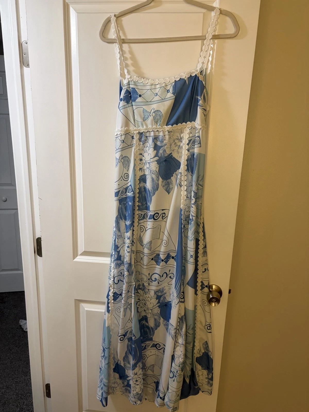 Blue & White Maxi Dress Size Large
Opens in a new window or tab