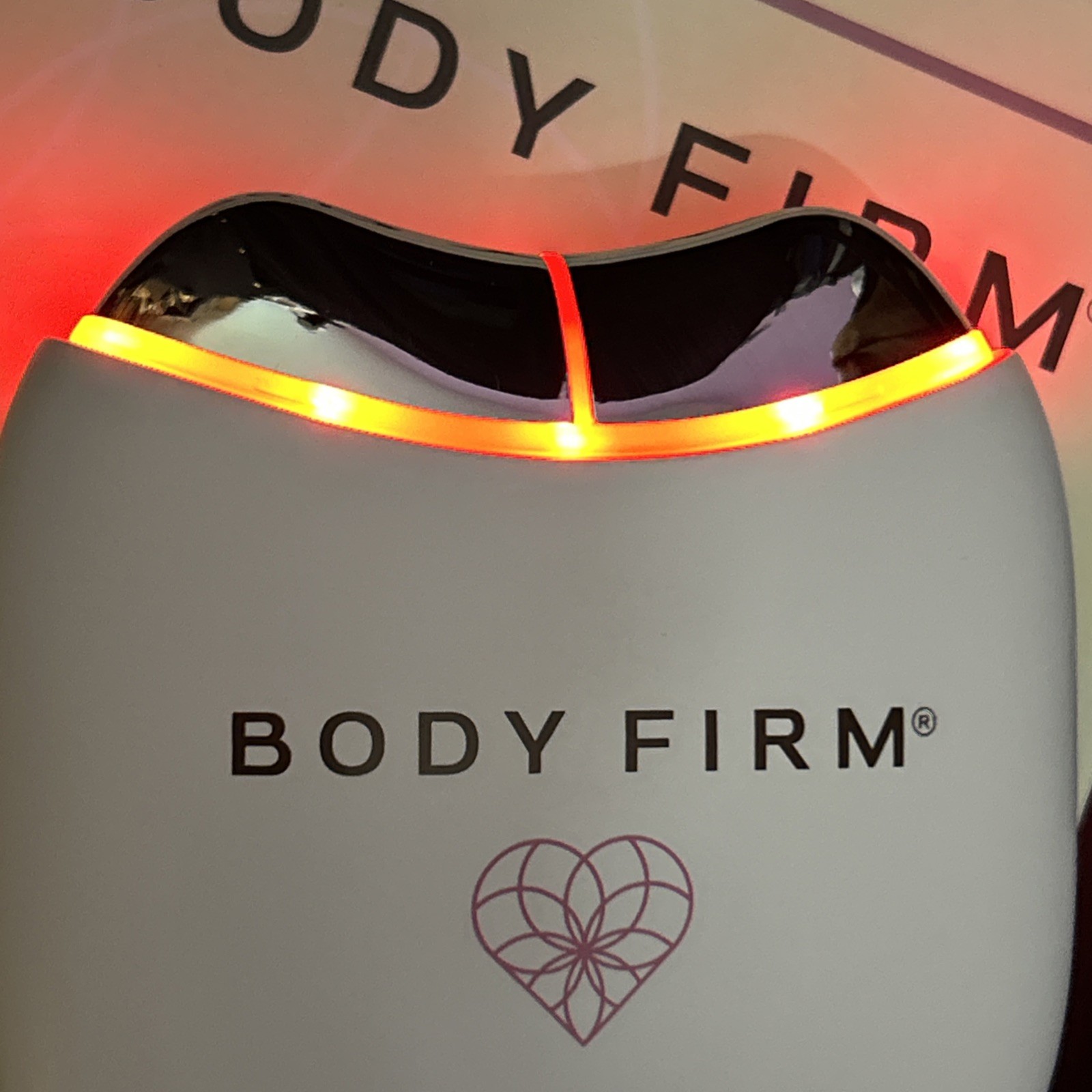 Body Firm Essentials Skin Revitalizing Tool LED Light Heat Therapy Vibration thumbnail 10