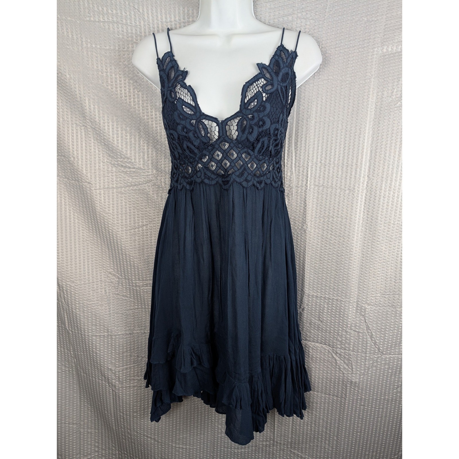 Free People FP One Adella Slip Dress Womens Medium Navy Lace Crochet Boho Ruffle