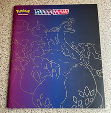 Sword & Shield Info f&uuml;r Spieler Handbuch Glurak Pok&eacute;mon Heft Schwert & Schild