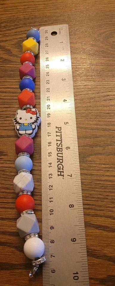 Pulsera de cuentas de silicona Hello Kitty multicolor artesanal de 9,5" con cierre de lóbulo  Foto 3 de 4
