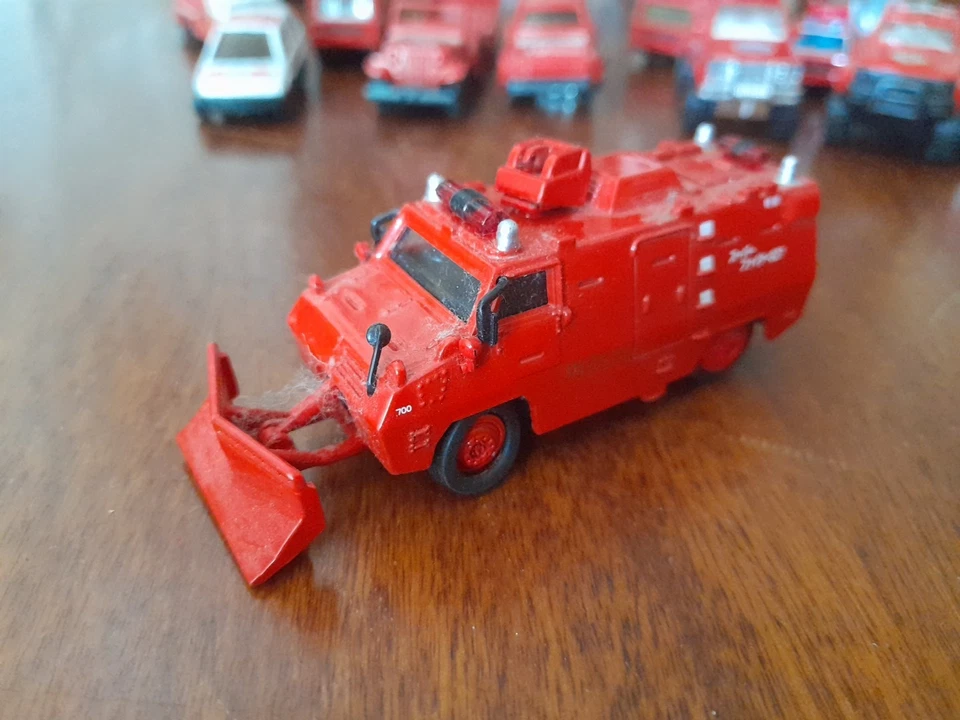 Lotto stock 10 modellini metallo Vigili del Fuoco + 1 Àmbulanza (Vedi Foto)  - Immagine 2 di 4