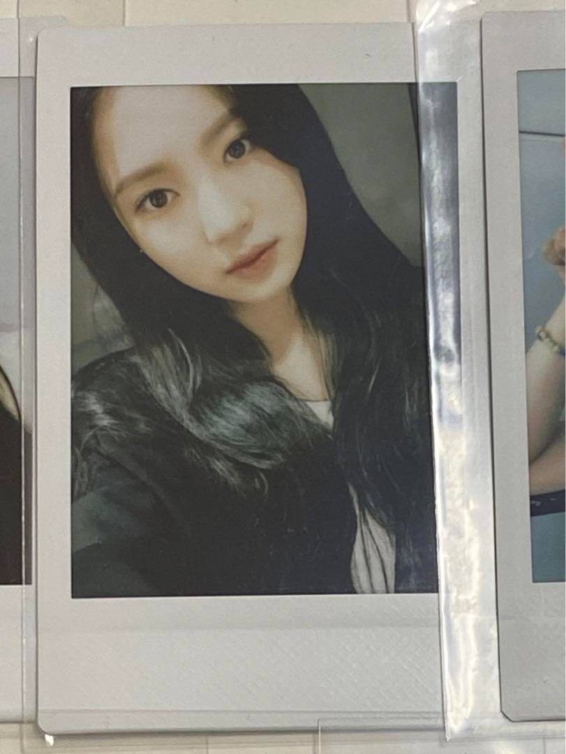 STAYC 1st Single Star To A Young Culture Isa polaroid cheki photo
