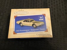 2004 HALLMARK KEEPSAKE ORNAMENT 1966 OLDSMOBILE TORONADO COUPE IN BOX