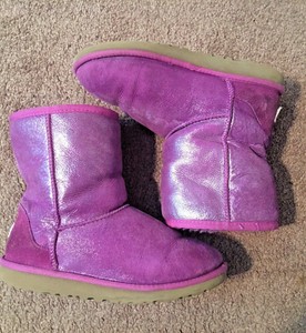 metallic pink uggs