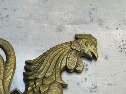 Set of 2 Vintage Cast Metal Wall Hanging Fighting Roosters Made In Japan - Picture 4 of 11