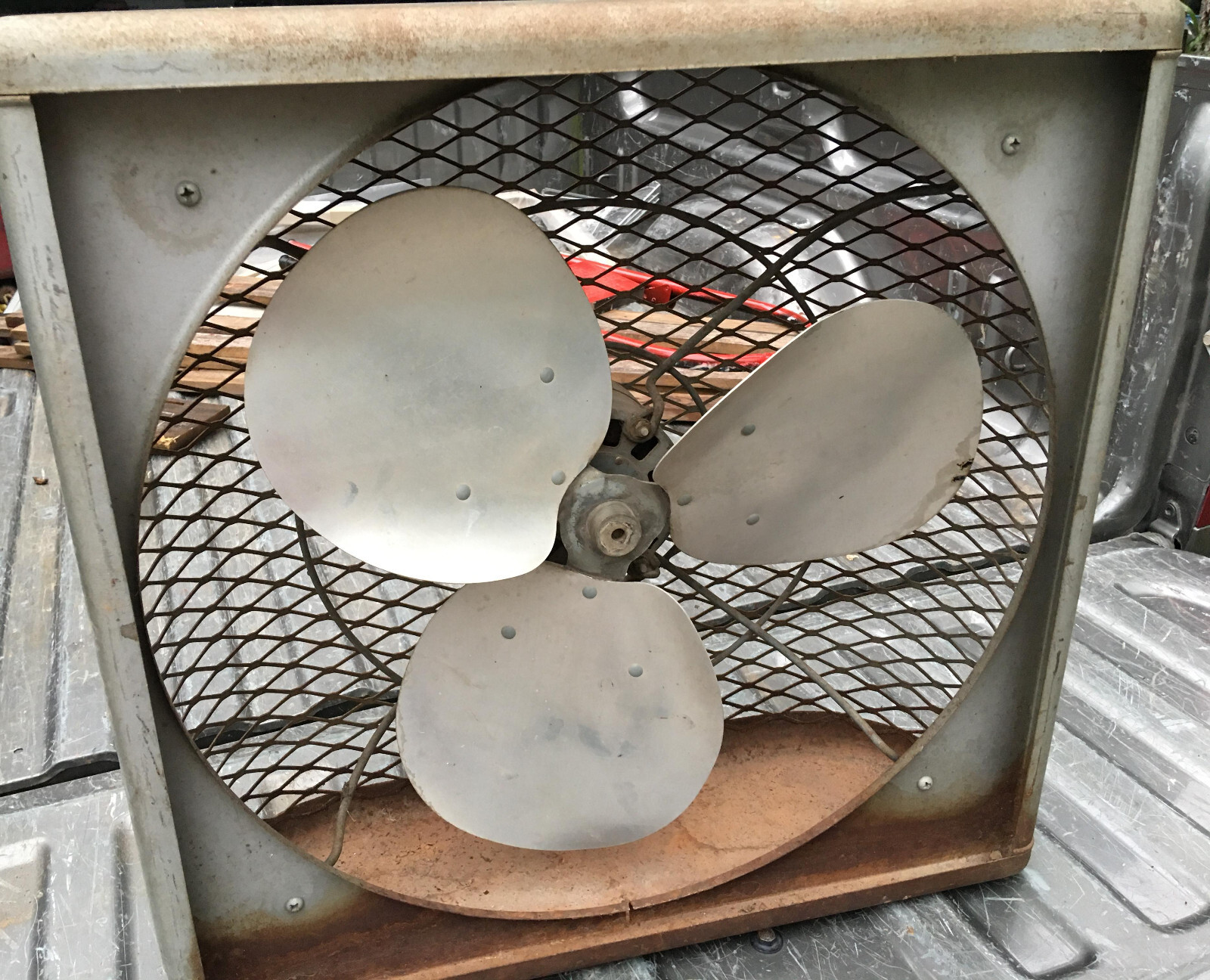 Shapleigh's 20'' Window Box Fan W320C vintage 3 blade 3 speed metal