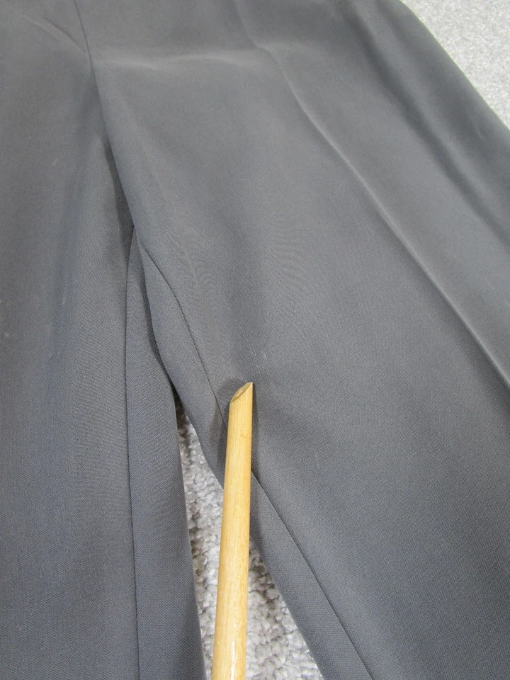 Calça social feminina Armani Collezioni 8 cinza zíper lateral perna reta *Leia - Imagem 3 de 4