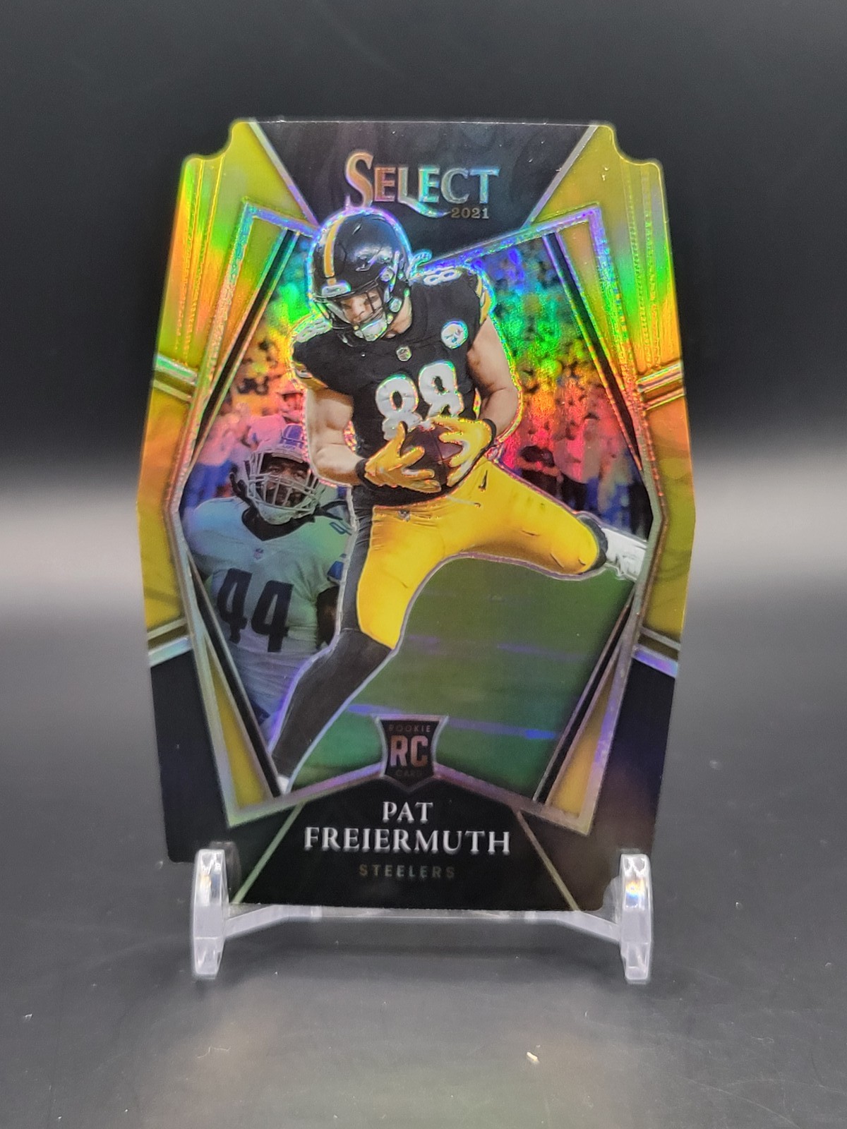 2021 Panini Select #159 Pat Freiermuth Black and Gold Prizm Die Cut