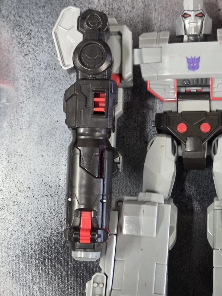 2017 Hasbro TRANSFORMERS Megatron CYBERVERSE Ultimate Class Fusion Mega Shot - Image 3 of 4