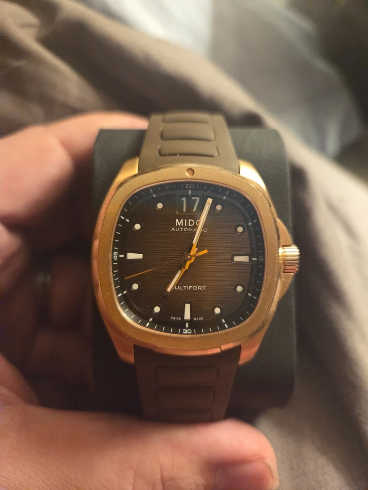 TV multifort levemente usada marrom/ouro rosa Big Date M049.526.37.291.00 - Imagem 2 de 4