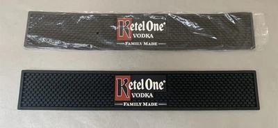 (Set bestehend aus 2) Ketel One Wodka Logo Gummi Schiene Bar Tropfmatte 21 1/4" x 3 5/8" - Bild 1 von 4