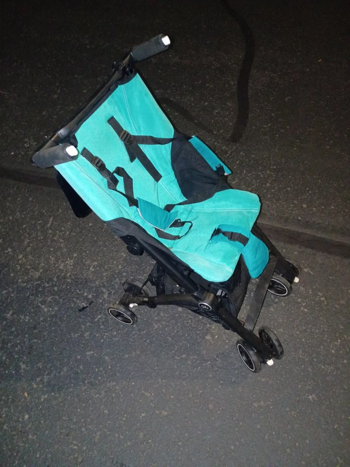 GB Pockit+ Lightweight Folding All Terrain Infant Stroller - Black and Teal - Image 4 of 4