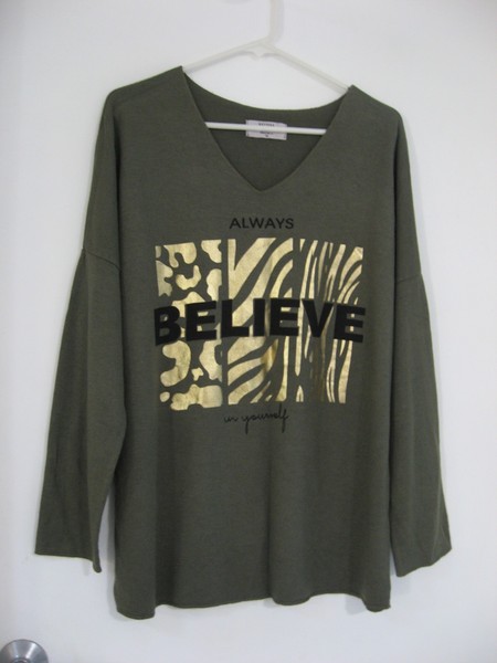 BOTTEGA MODA OLIVE GREEN V-NECK LONG SLEEVE JUMPER WITH GOLD/BLACK PRINT SIZE 14