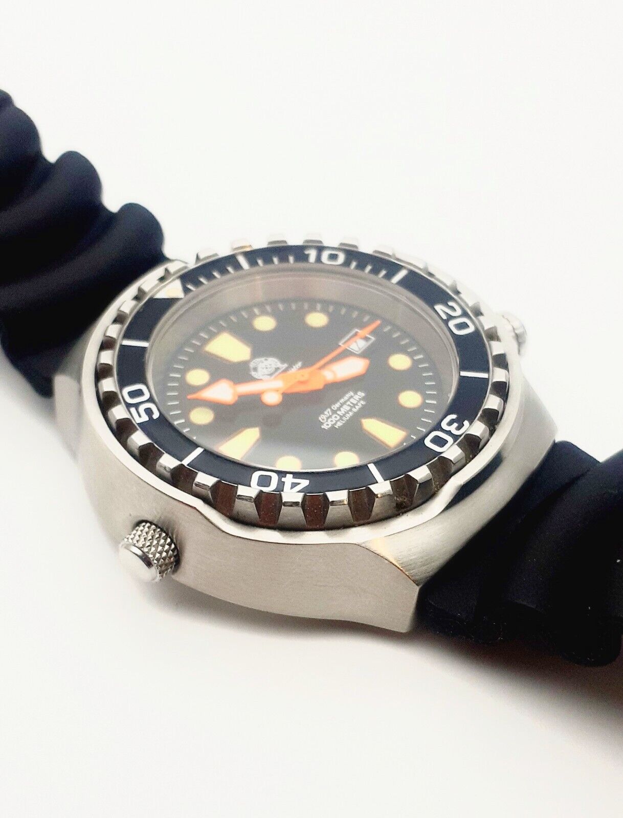 Tauchmeister 1937 Aeromatic Helium Safe 1000m Gents Divers Watch VERY ...