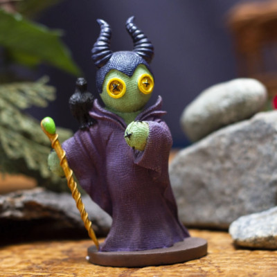 Pinheads Queen Malice Figurine. Hand Painted.  FREE SHIPPING!