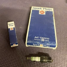 AC FIRE RING II 44TS GREEN RING SPARK PLUGS   7PCS.   5613191  ONE MISSING BOX