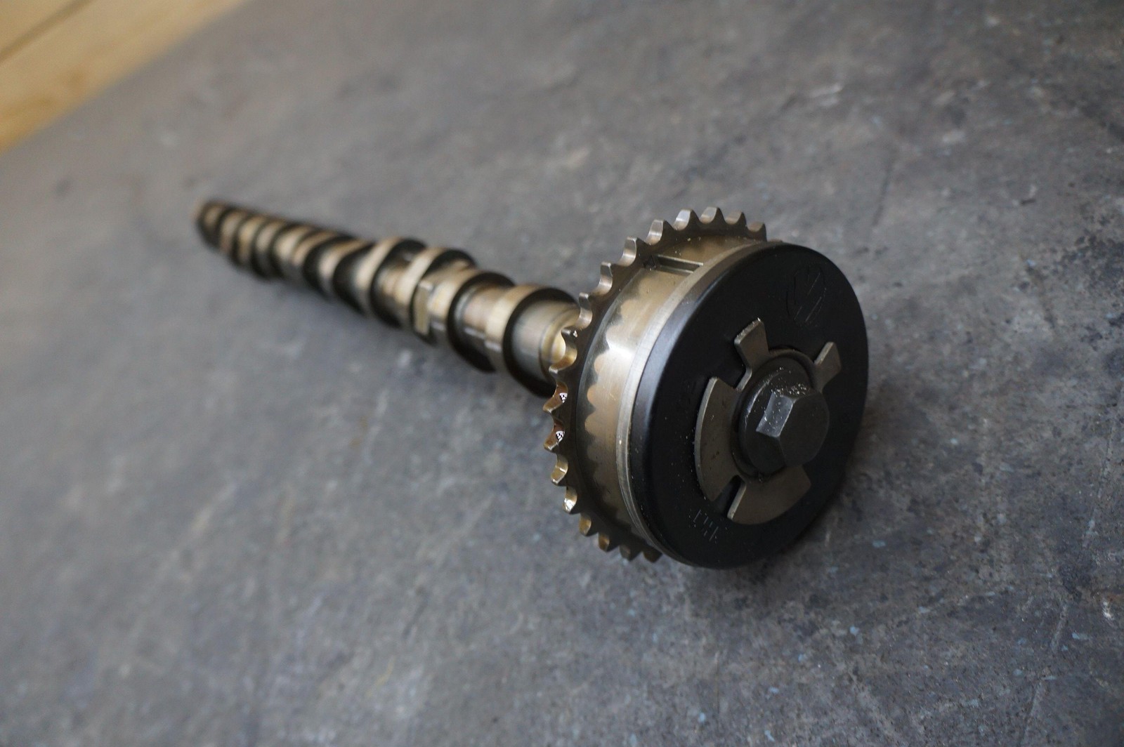 Exhaust Outlet Cam Camshaft Cylinder 5-8 057109008AG 6.0L W12 Bentley Bentayga