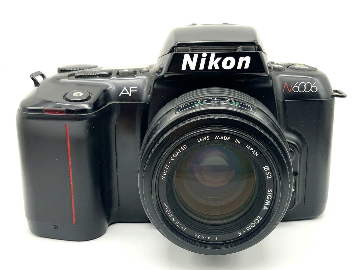 Nikon N6006 con obiettivo Sigma 70-210mm f/4-5.6
