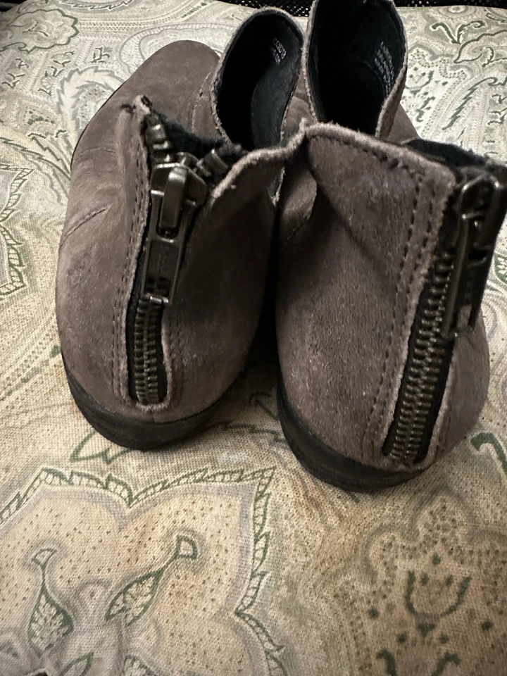 BORN 坡跟靴女式 9 码舒适拉灰色麂皮绒皮革踝部舒适 — 第 3/3 张图片