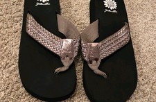Yellow Box Flip Flops Women's SZ8 Silver Soft Footbed Comfort Sandals New