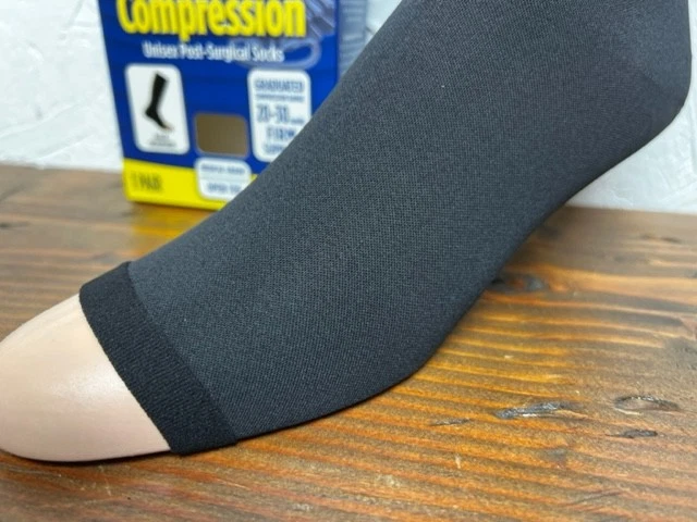 Calcetines firmes quirúrgicos de microfibra con punta abierta talla grande Dr. Scholl's (XXLarge) Foto 3 de 4