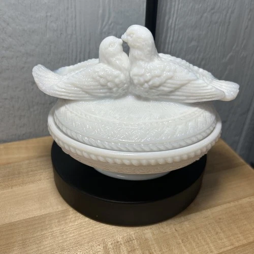 Vintage Westmoreland White Milk Glass Love Birds on Nest Candy Trinket Dish