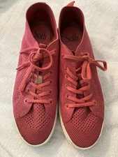 Soft Women’s DressyCoral Color Mesh Cloth Sneakers Size 8.5 Excellent Condition 
