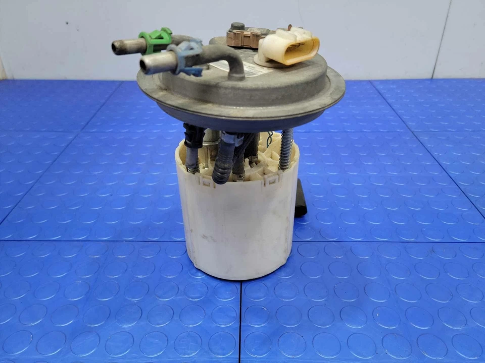 05-07 Conjunto de bomba de combustible Chevy Avalanche 5,3 L genuino OEM 15897794 Foto 2 de 4