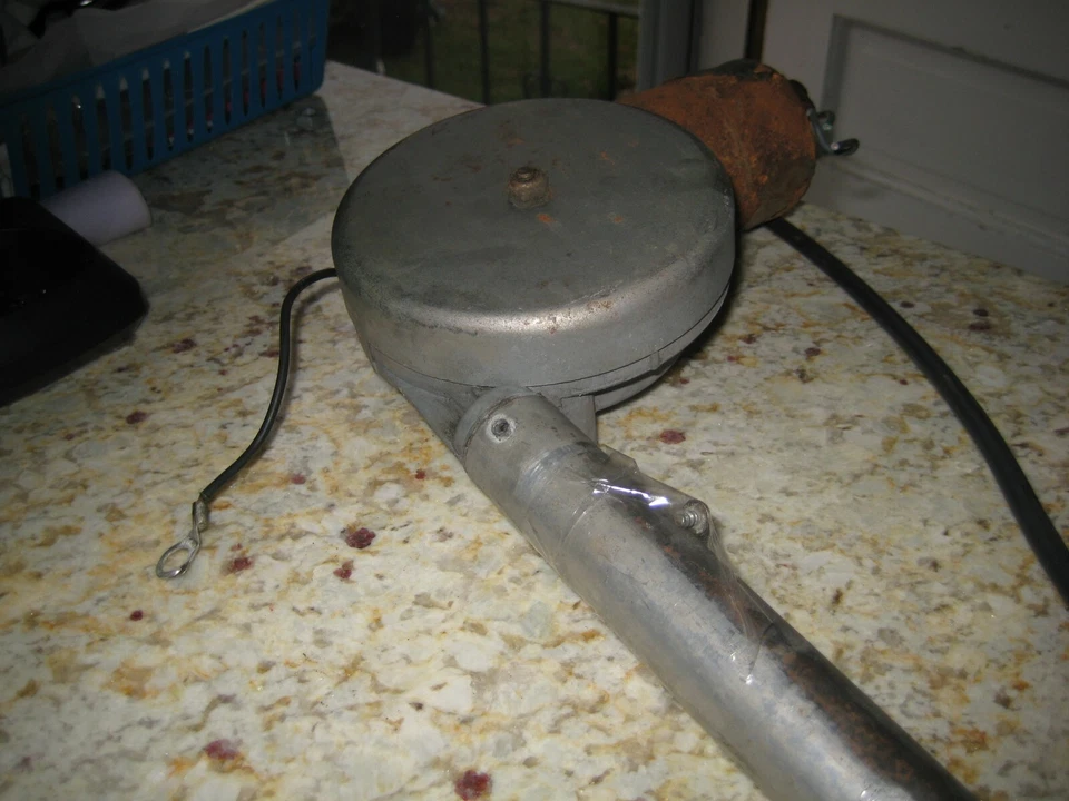 1958 El Dorado Conv. antena original, funciona bien excepto el mástil de antena roto Foto 4 de 4