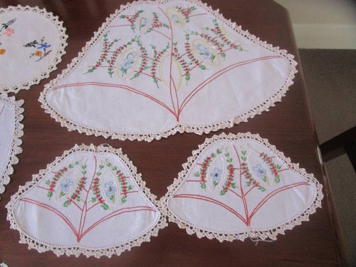 22 HERMOSOS TAPETES VINTAGE BORDADOS A MANO - Imagen 3 de 13