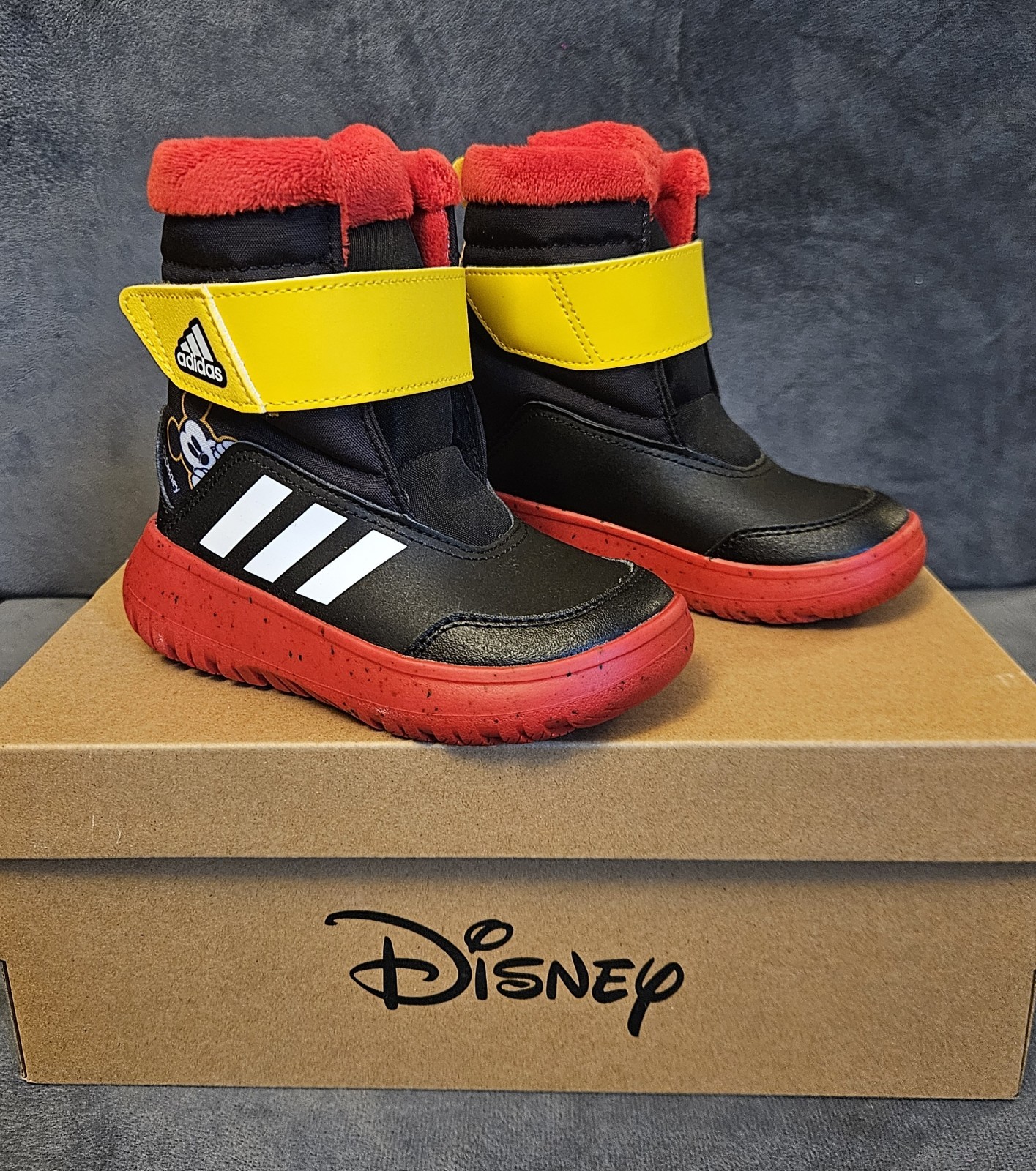Adidas Winterplay x Disney High Mickey Mouse Winter Boots For Kids Size 9K Adidas Winterplay x Disney High Mickey Mouse Winter Boots For Kids Size 9K