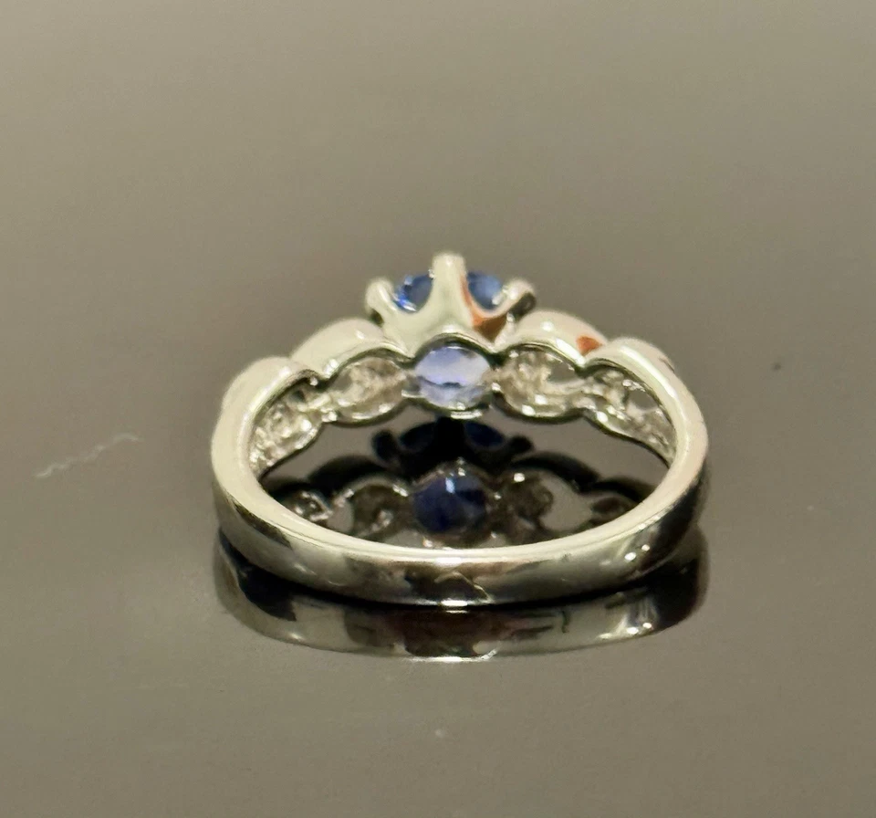 Anillo de zafiro azul natural corte ovalado talla 6 banda de corazón enchapado en rodio Foto 4 de 4