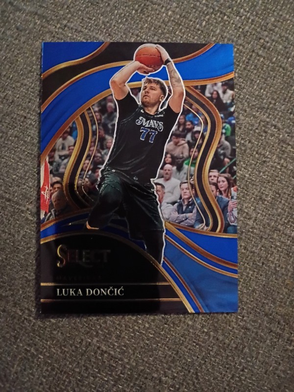 Luka Doncic 2023-24 Select Courtside Retail Blue #251 Dallas Mavericks