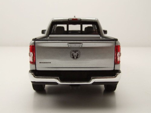 RAM 1500 Pick-Up 2019 Plata Coche a Escala 1:24 Welly - Imagen 7 de 9