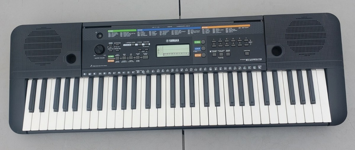 Yamaha PSR-E253 61-key Portable Keyboard Nice With New Batteries