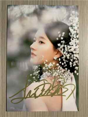 Zhao Lu Si Autograph Photos Gifts Send Friend 6 Inch 赵露思亲笔签名照照片周边