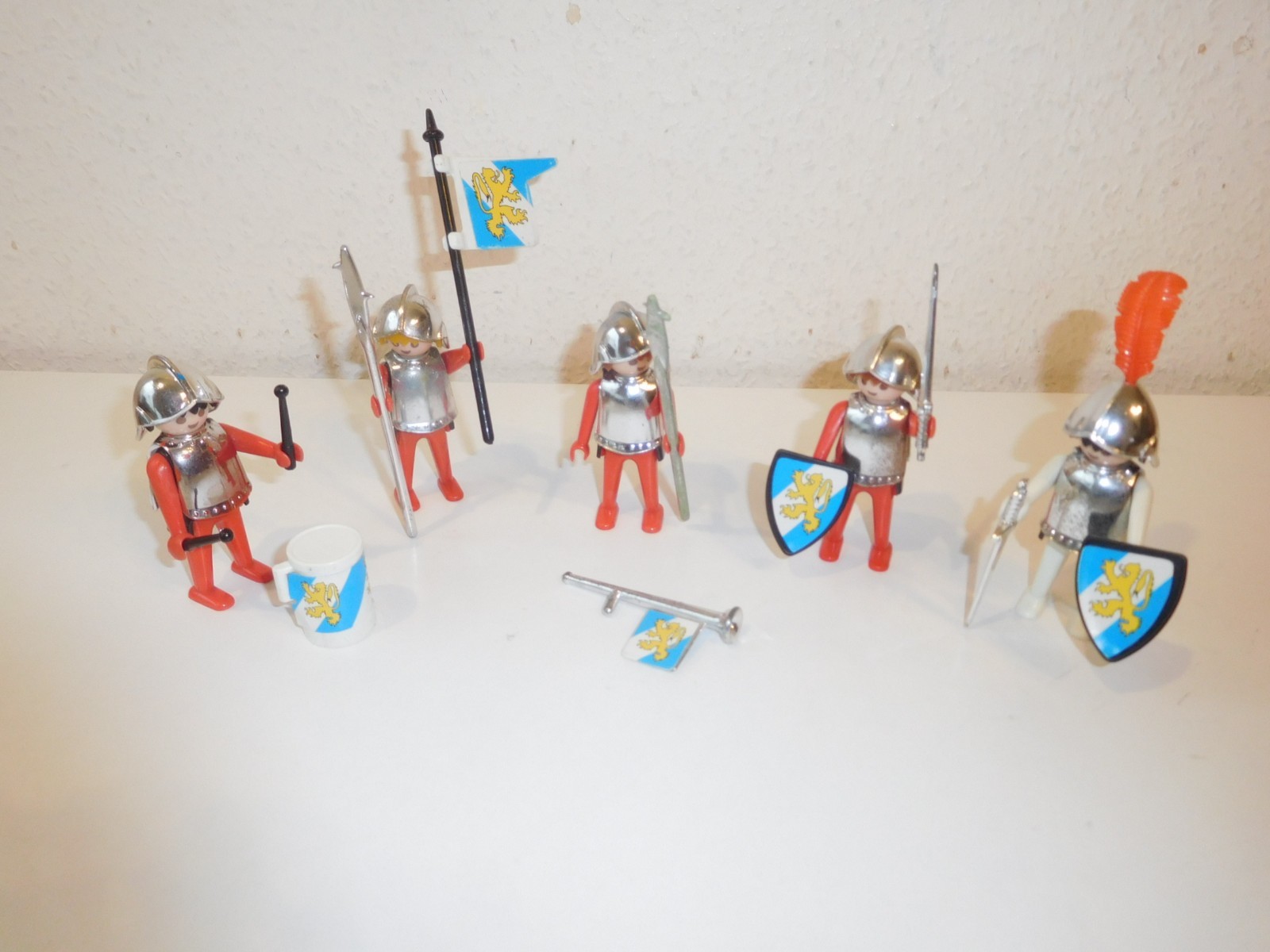 Playmobil knight set 3291 3909 blue shields with lion. VERY RARE eBay