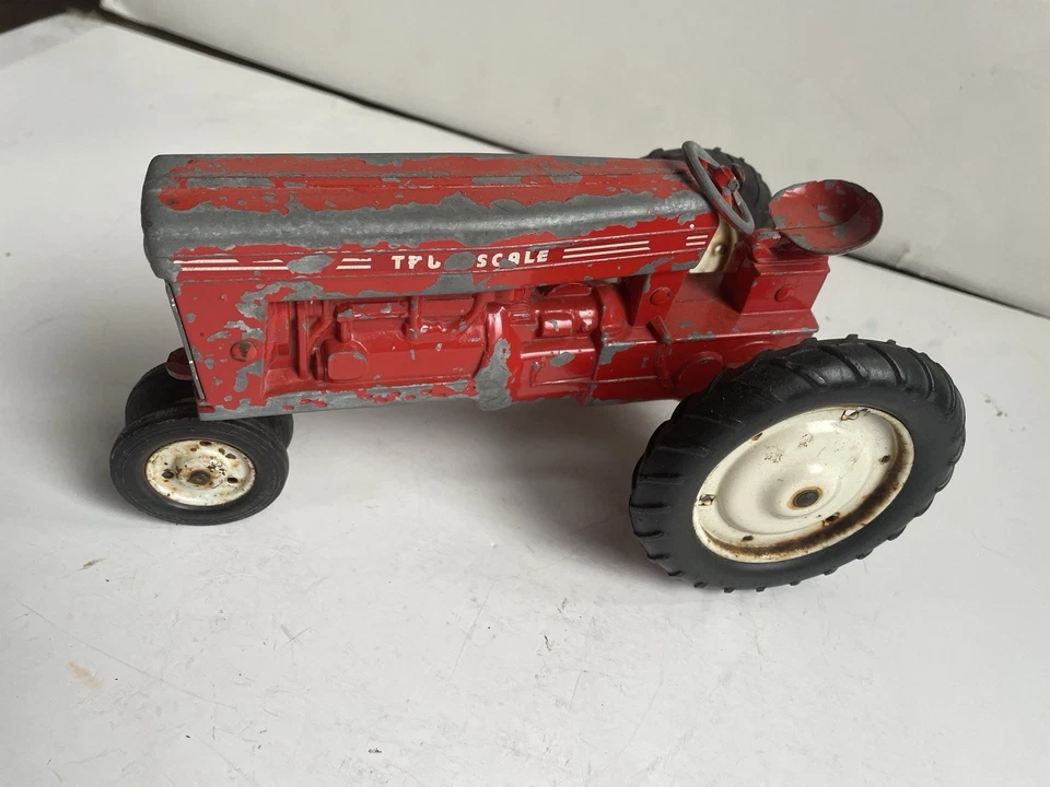 International 1/16 Tru Scale Narrow Front Tractor (34) - Image 2 of 4