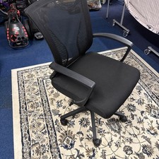 Black Mesh Office Chair with Arms and Wheels Swivel Chair