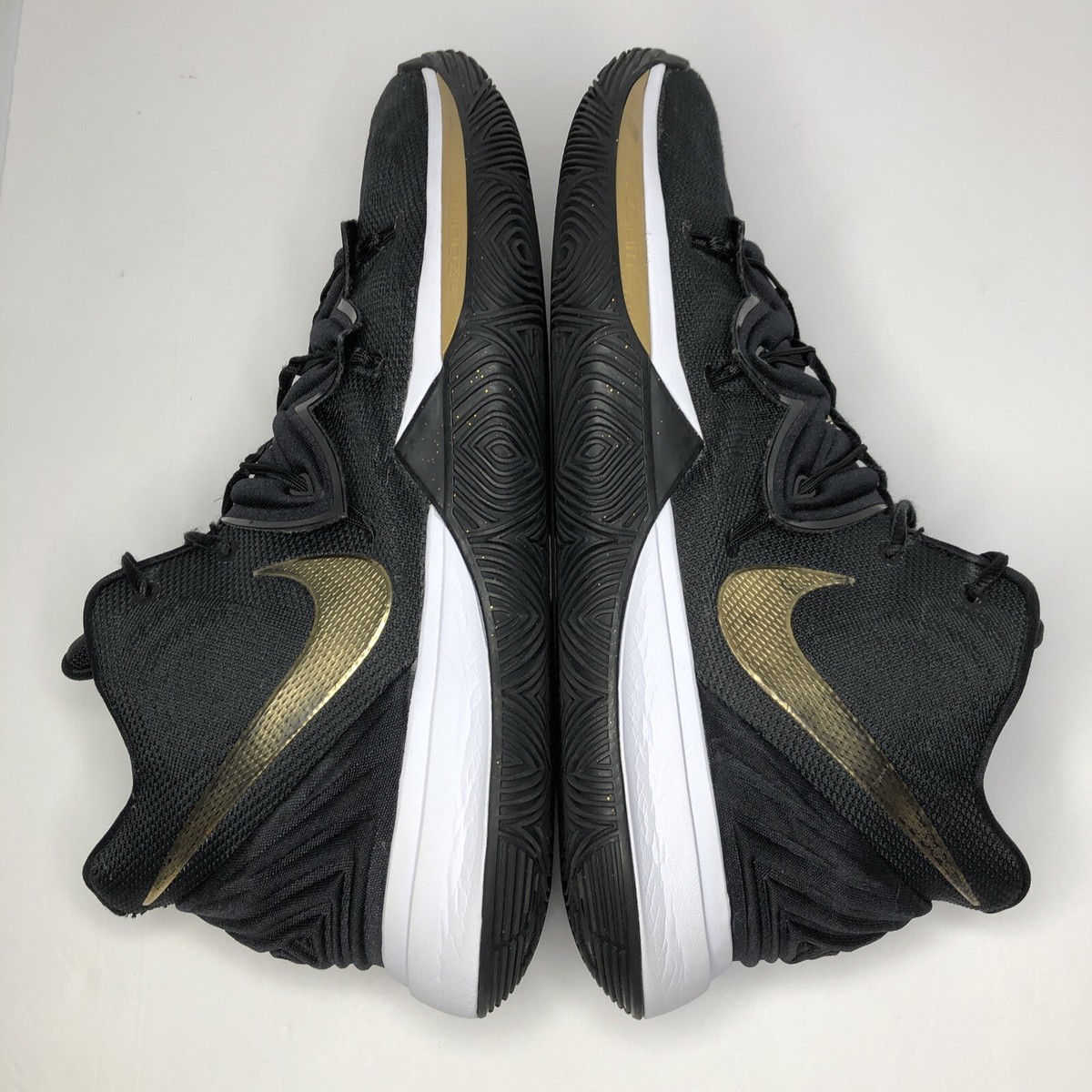 Nike Kyrie バスケットボールシューズ ブラック/ゴールド 楽天市場】ナイキ キッズ バッシュ Nike Kyrie 7 GS - Black