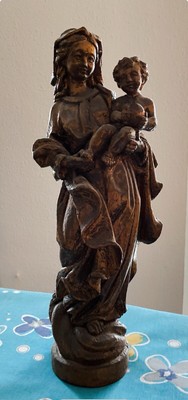 Maria Muttergottes                         Maria Maienkönigin
