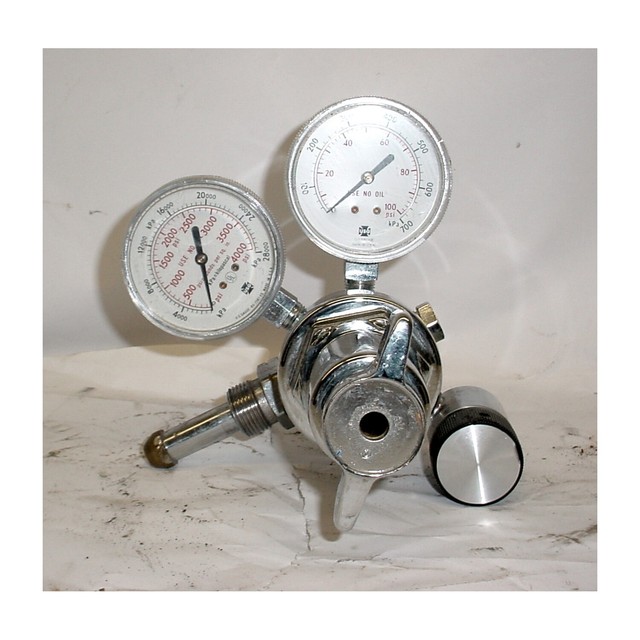 Trimline R7775 Compressed Gas Regulator w/ Gauges & Accessory Valve