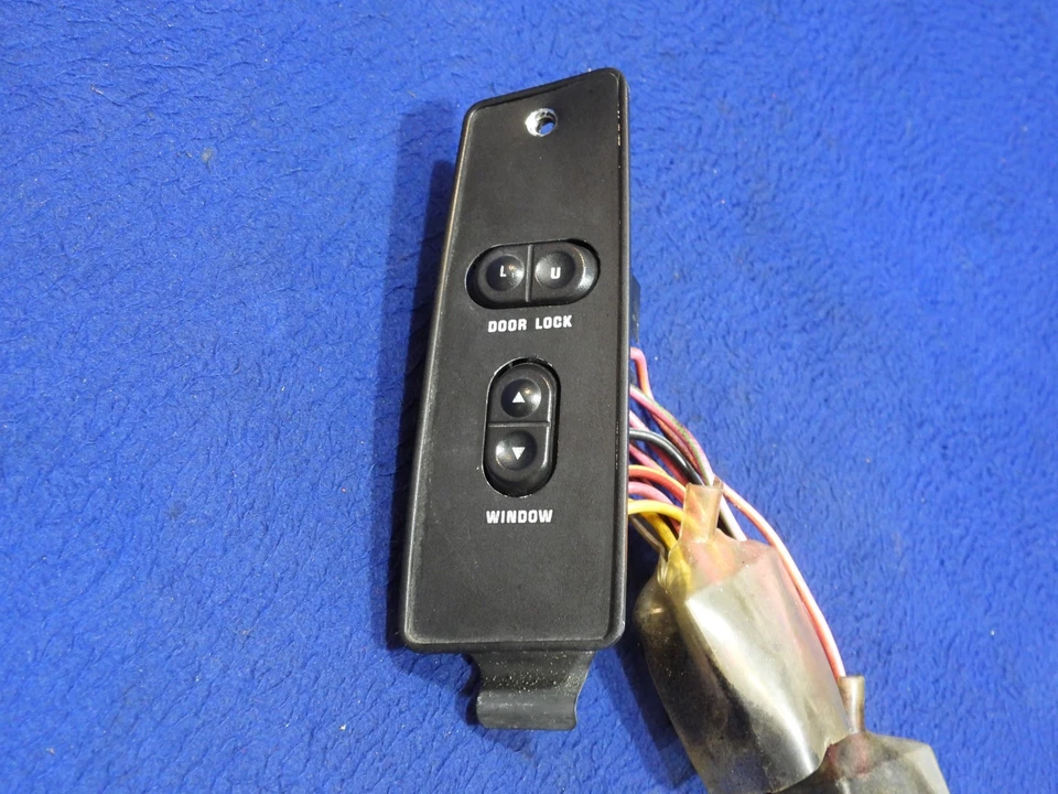 1987 - 1989 年福特野马 GT LX Fox 右乘客门开关线束 D90 — 第 4/4 张图片