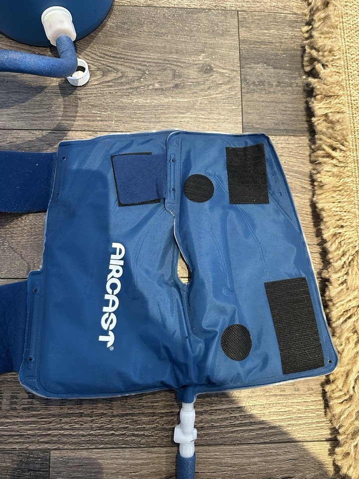 Aircast Cryo Cuff Cooler with Knee Attachment for Cold Therapy (Large ...